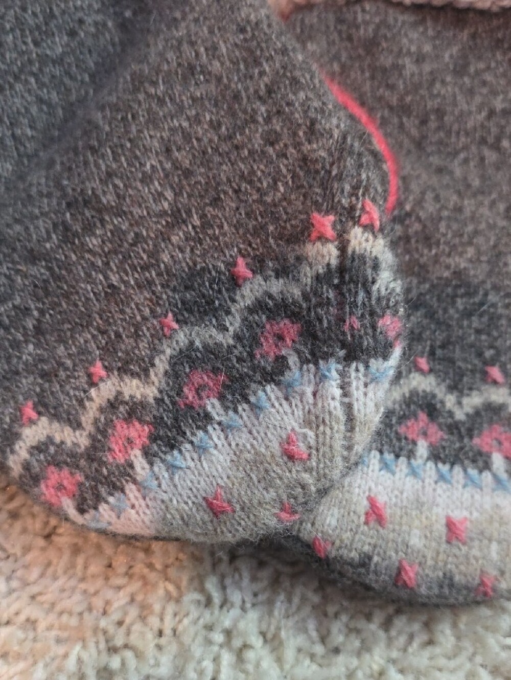 Sweater Mittens - Picture 3 of 9